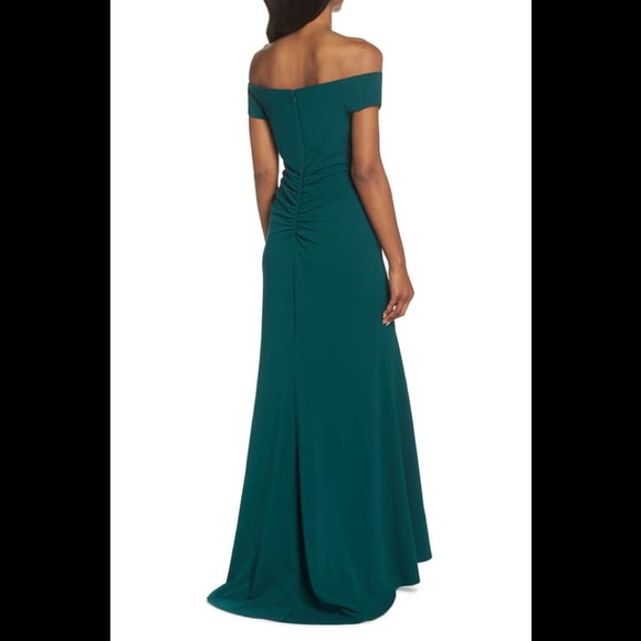 Vince camuto notched off Shoulder trumpet gown - Picture 2 of 5